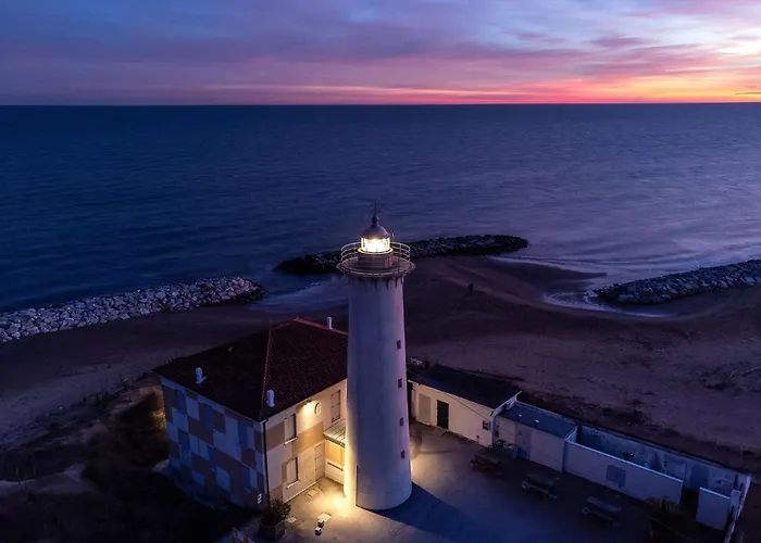 Seaside Escape For Six Guests In *