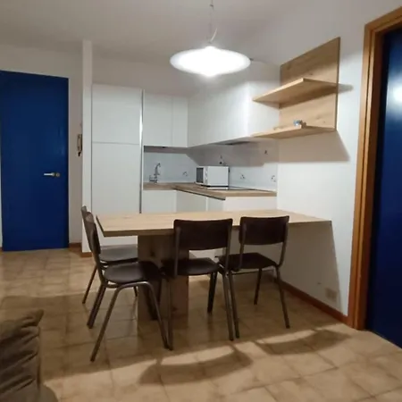 Apartamento Seaside Escape For Six Guests In