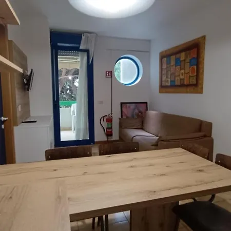 Seaside Escape For Six Guests In Apartamento