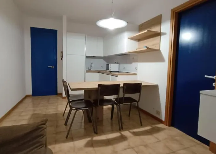 Lejlighed Seaside Escape For Six Guests In