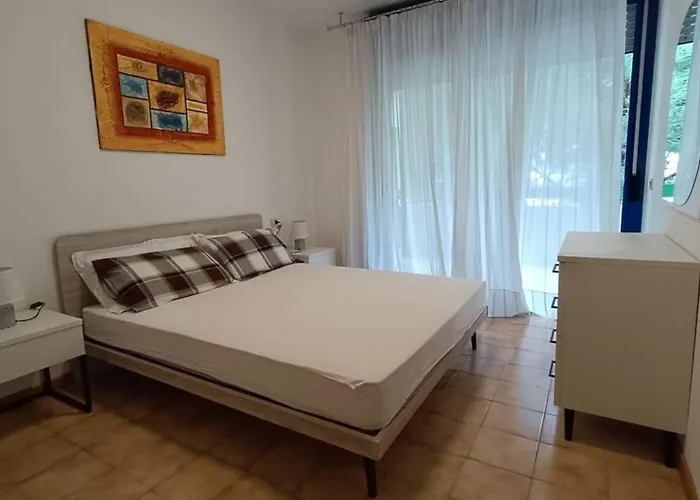 Διαμέρισμα Seaside Escape For Six Guests In *