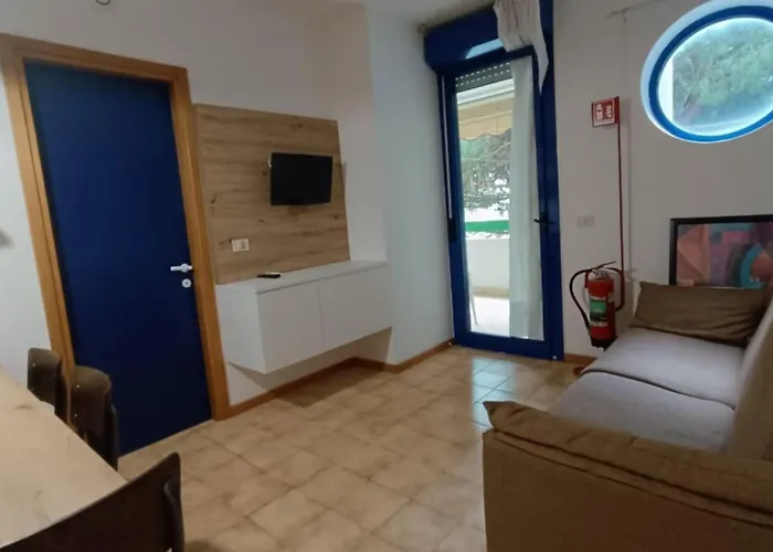 Seaside Escape For Six Guests In Μπιμπιόνε