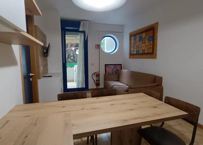 Seaside Escape For Six Guests In Lejlighed